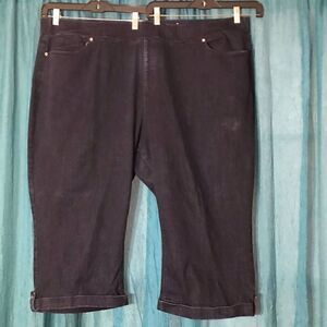 Avenue Denim Blue Capris Size 28